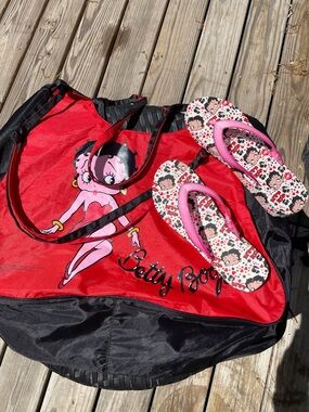Betty Boop  Bundle: Red, Black Tote with Betty Boop Flip Flops Size 41